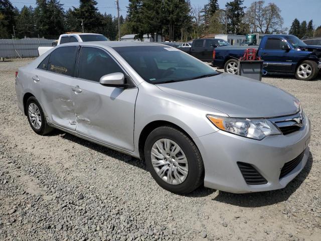 Sedans TOYOTA CAMRY 2013 Srebrny