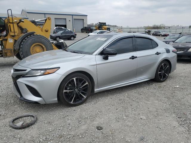  TOYOTA CAMRY 2018 Srebrny