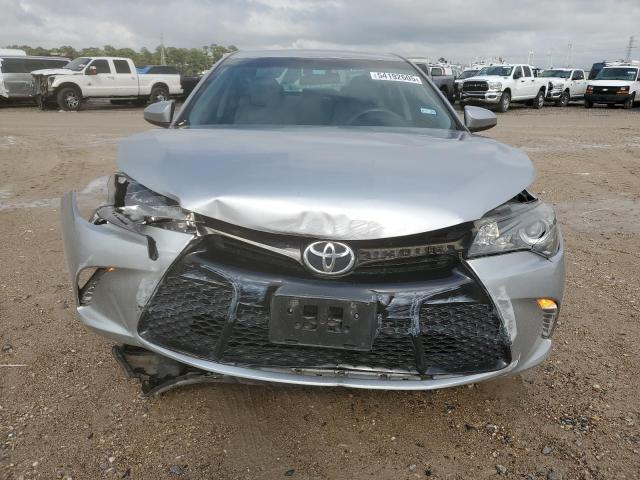  TOYOTA CAMRY 2016 Srebrny