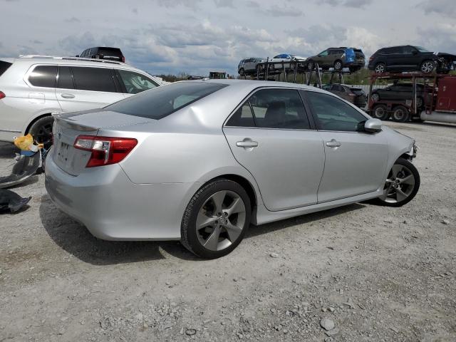  TOYOTA CAMRY 2014 Srebrny