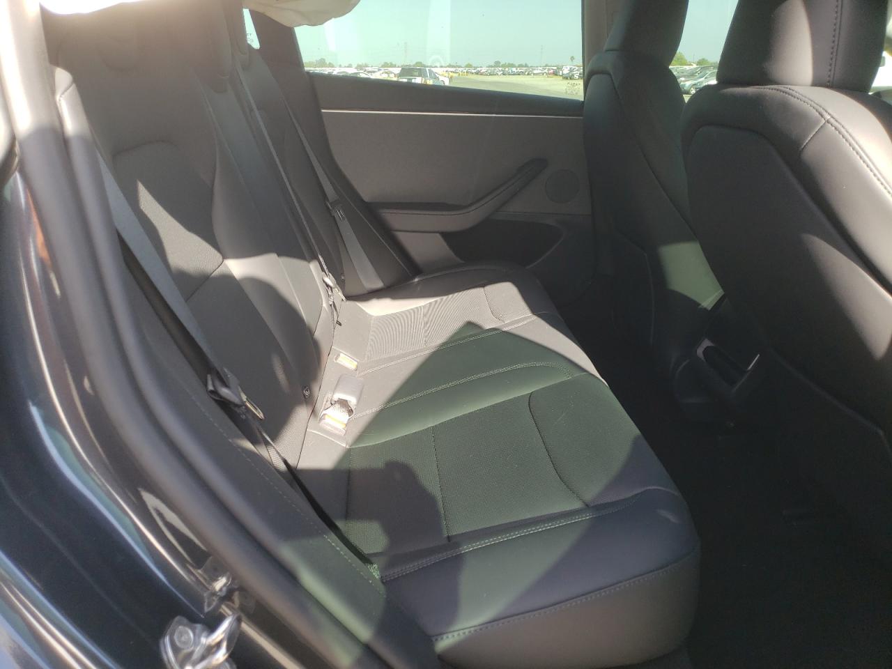 Фото: 5YJ3E1EA9RF859401 - 10