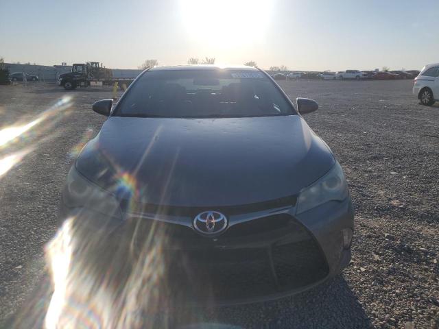  TOYOTA CAMRY 2016 Серый
