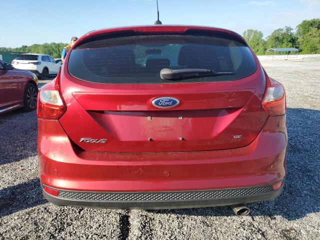 Sedans FORD FOCUS 2014 Czerwony