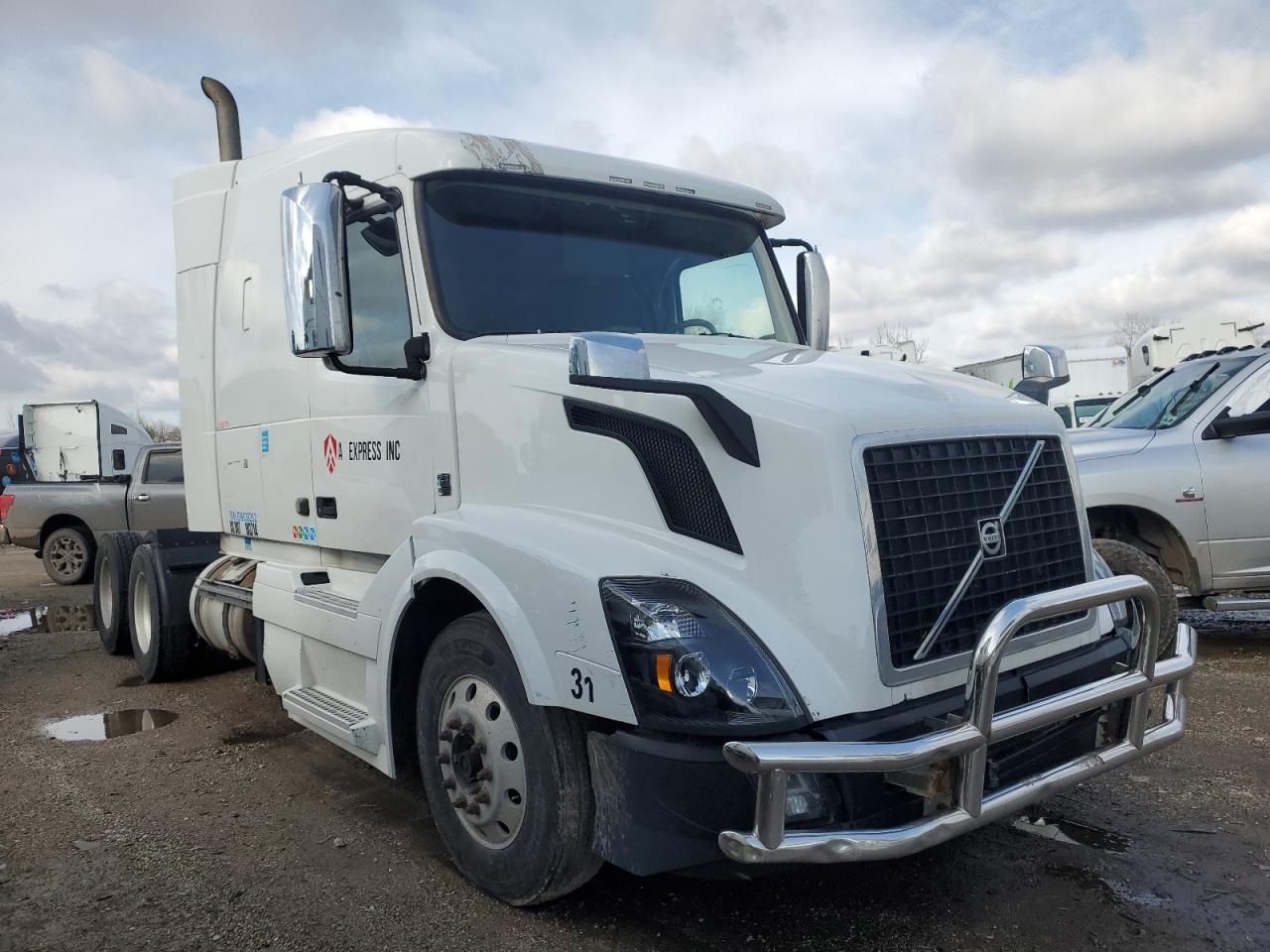 2016 Volvo Vnl Semi Truck for Sale in Elgin, IL - Mechanical