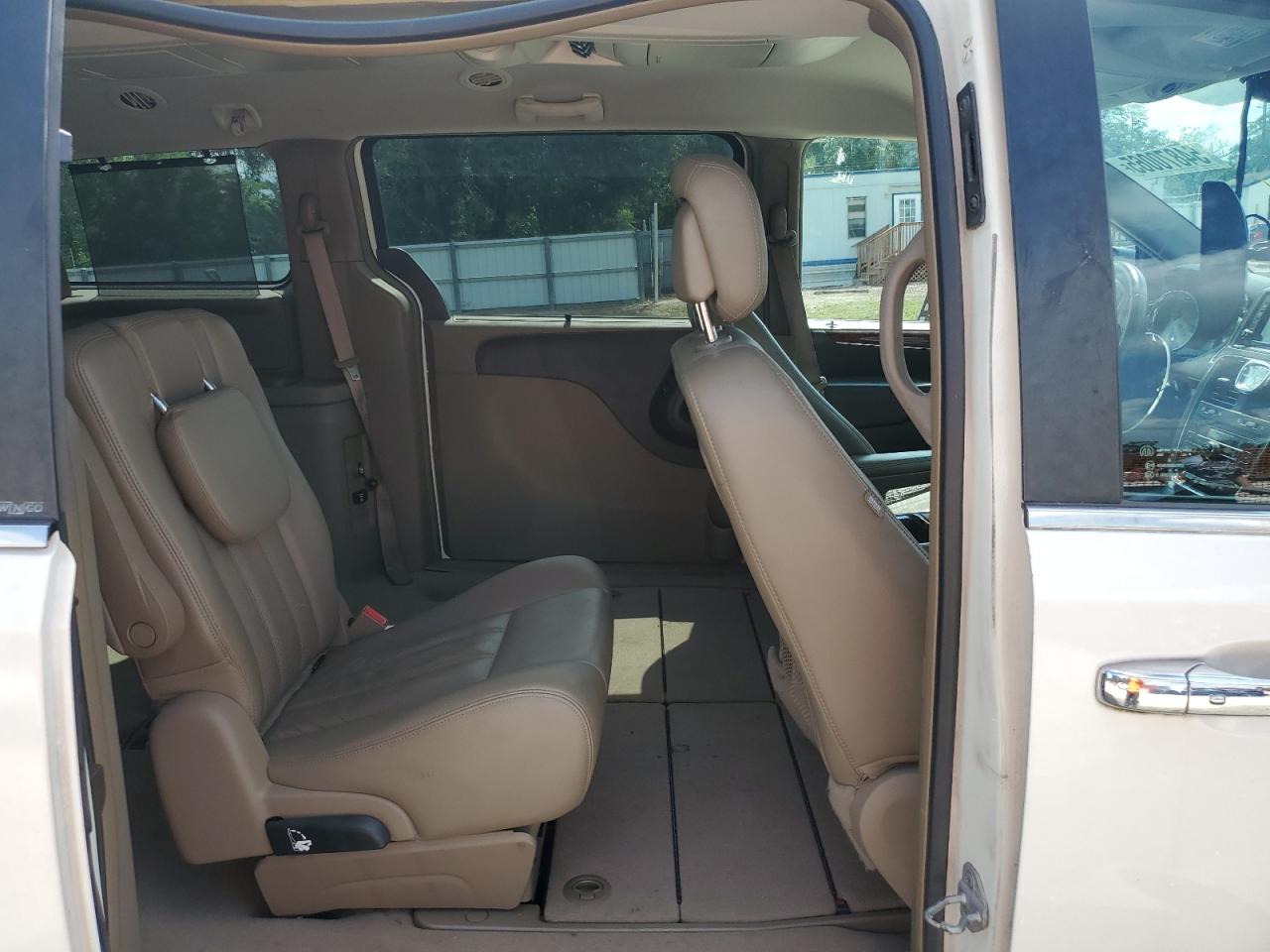2011 Chrysler Town & Country Touring L VIN: 2A4RR8DG3BR704456 Lot: 54870065