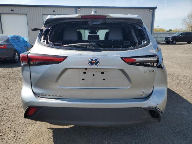  TOYOTA HIGHLANDER 2021 Srebrny