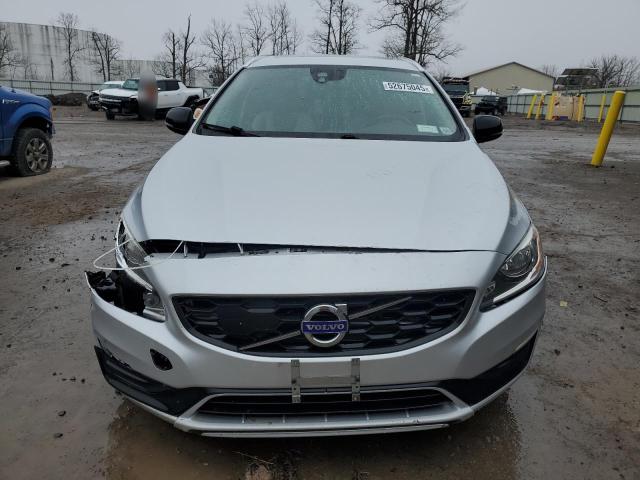  VOLVO V60 2017 Серебристый