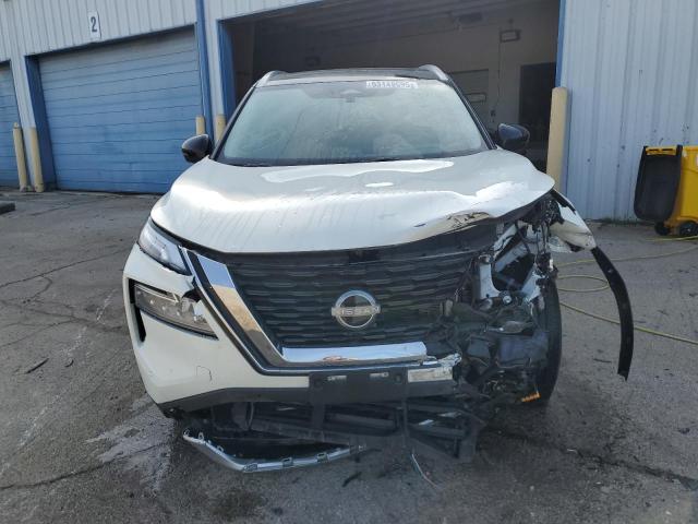  NISSAN ROGUE 2023 Белы