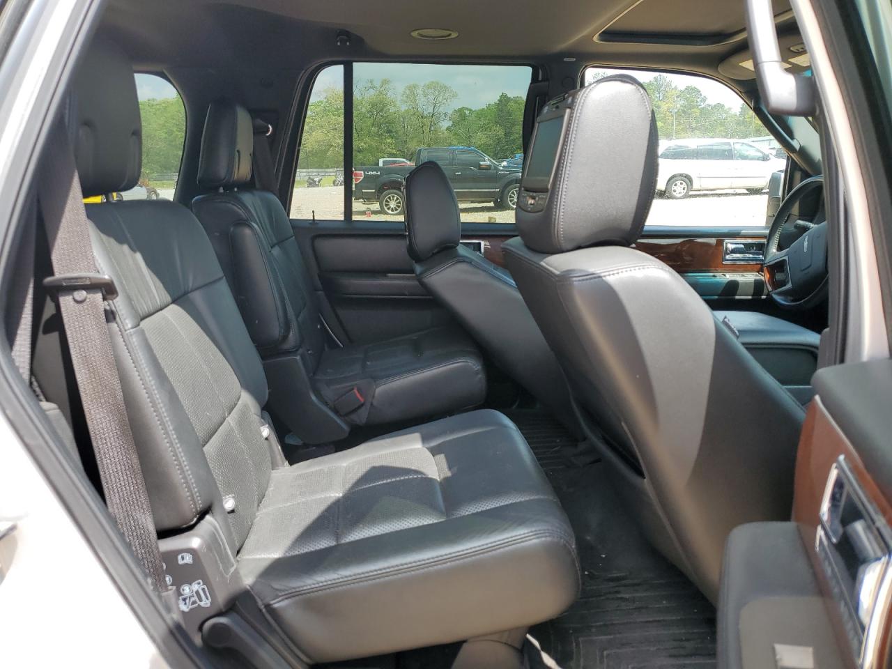 2011 Lincoln Navigator VIN: 5LMJJ2H5XBEJ03311 Lot: 50574015