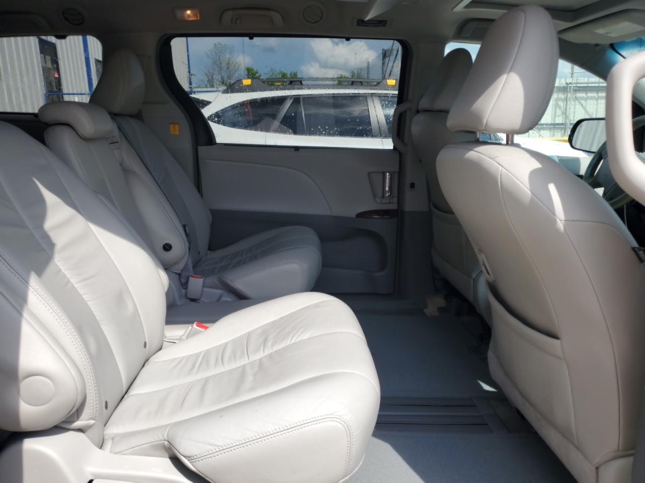 2011 Toyota Sienna Xle VIN: 5TDYK3DC4BS115025 Lot: 55110695