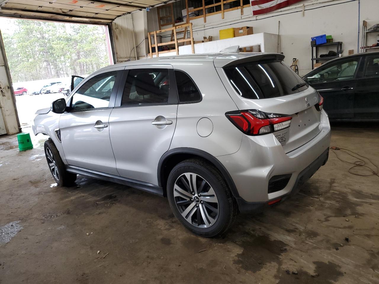 2020 Mitsubishi Outlander - Image 2