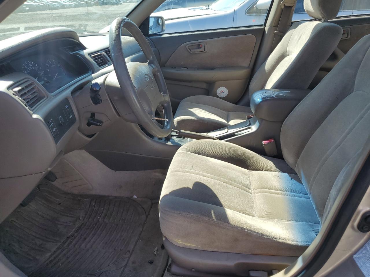 1999 Toyota Camry Le VIN: JT2BG22K1X0319053 Lot: 53669275