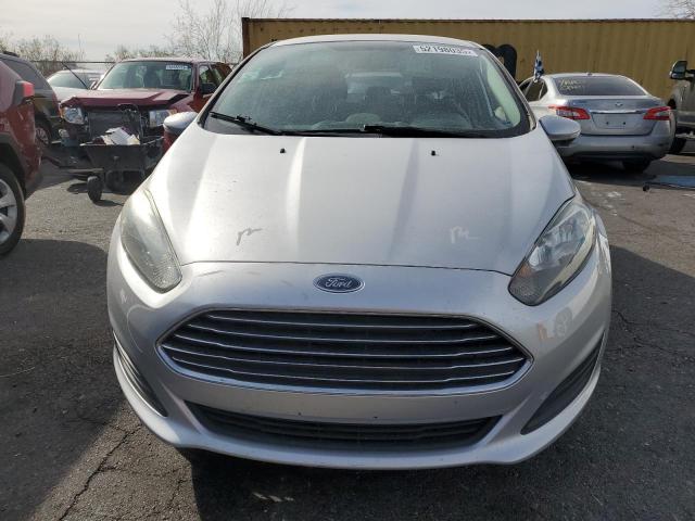  FORD FIESTA 2017 Серебристый