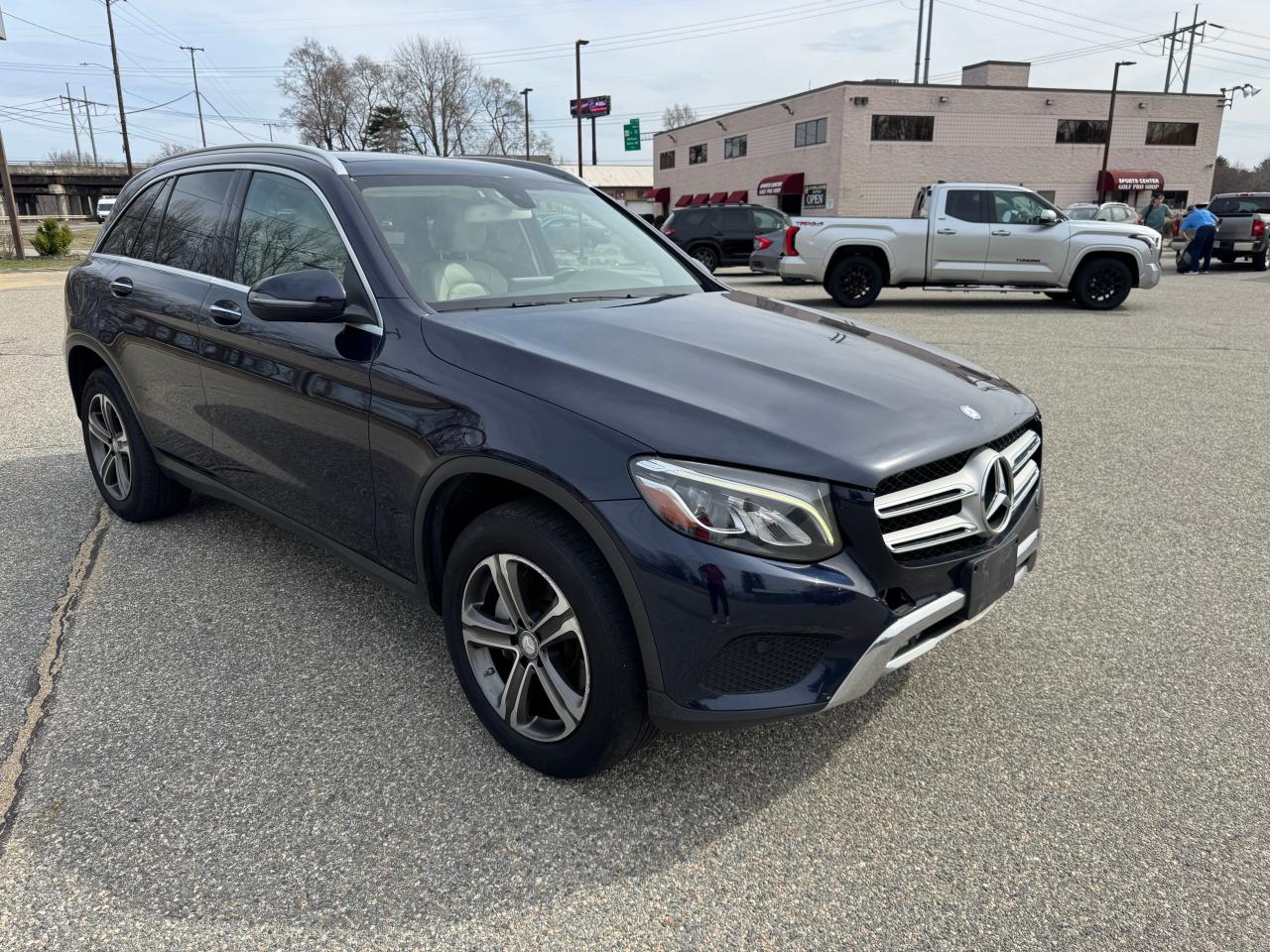 2017 Mercedes-Benz Glc 300 4Matic de vânzare în North Billerica, MA - Normal Wear