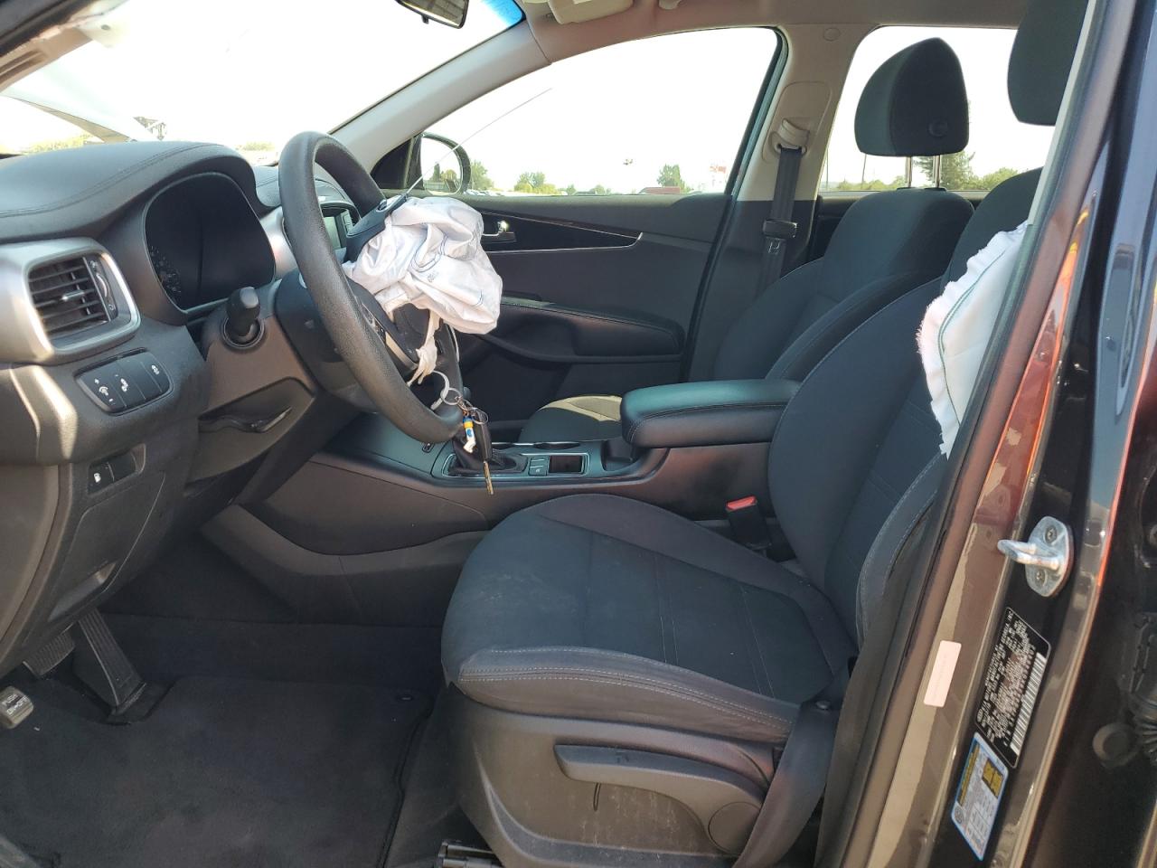 2019 Kia Sorento L VIN: 5XYPG4A39KG546402 Lot: 52850945