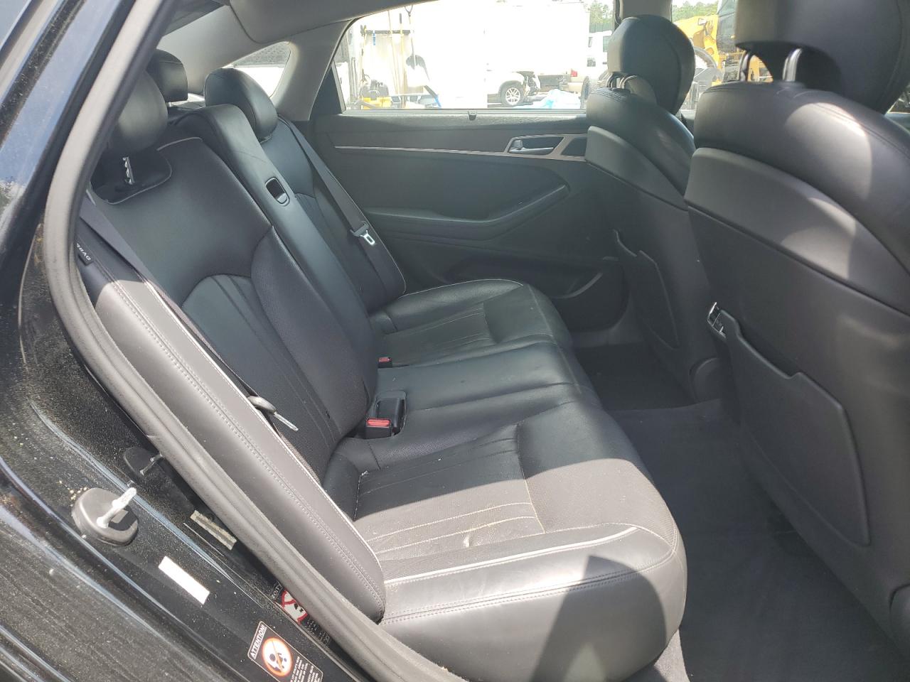 2015 Hyundai Genesis 3.8L VIN: KMHGN4JE6FU027976 Lot: 54422905