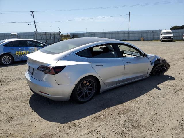  TESLA MODEL 3 2018 Сріблястий