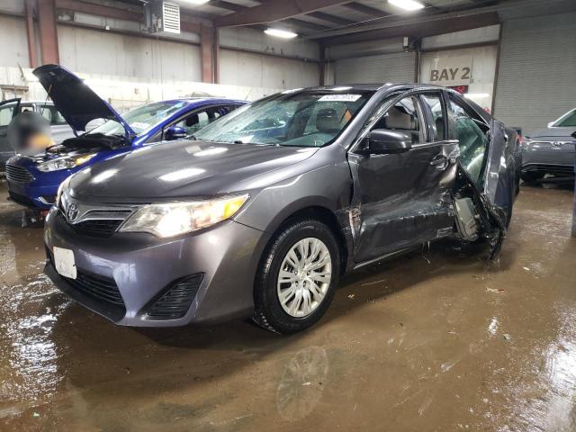  TOYOTA CAMRY 2013 Srebrny