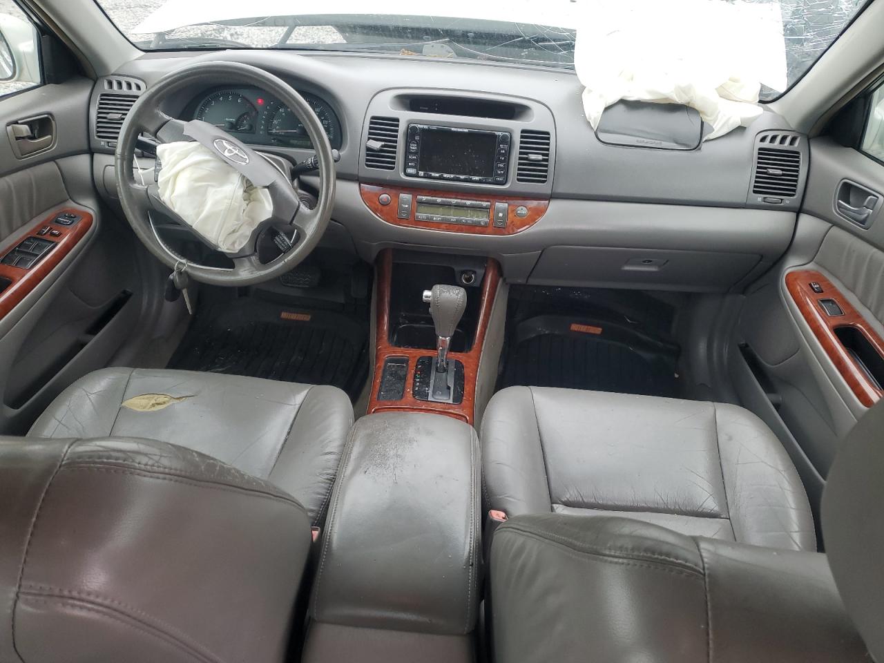 2003 Toyota Camry Le VIN: 4T1BF30K53U552094 Lot: 52079735