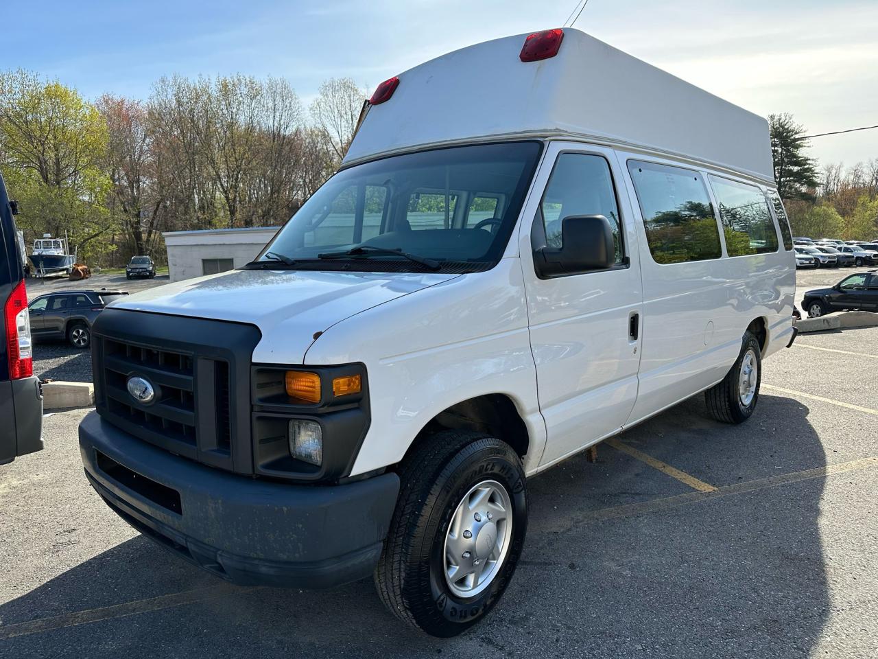 2014 Ford Econoline E250 Van იყიდება North Billerica-ში, MA - Minor Dent/Scratches