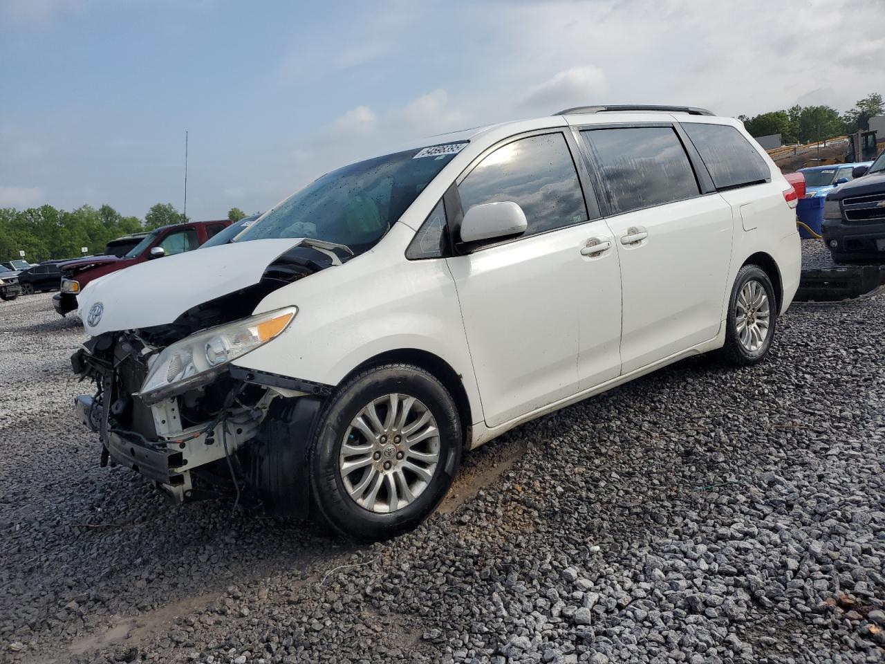 2011 Toyota Sienna Xle for Sale in Hueytown, AL - Front End
