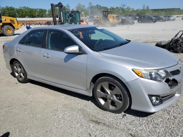 Седани TOYOTA CAMRY 2014 Сріблястий
