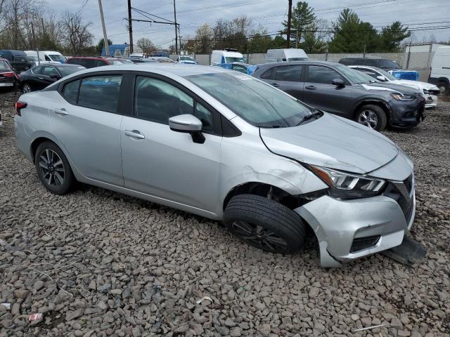  NISSAN VERSA 2021 Srebrny