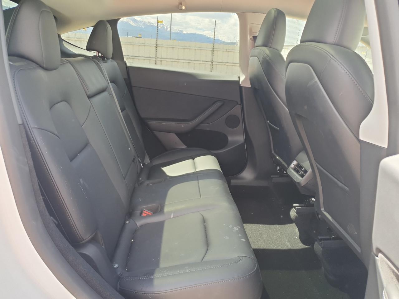 2024 Tesla Model Y VIN: 7SAYGDED1RF073221 Lot: 54175355