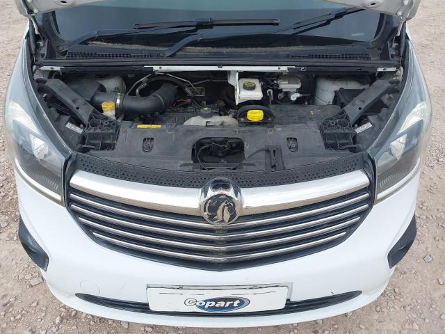2015 VAUXHALL VIVARO 270