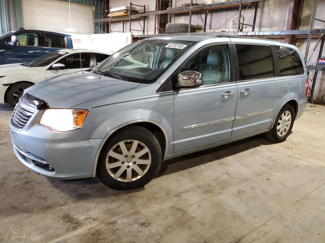 2012 Chrysler Town & Country Touring L იყიდება Eldridge-ში, IA - Front End