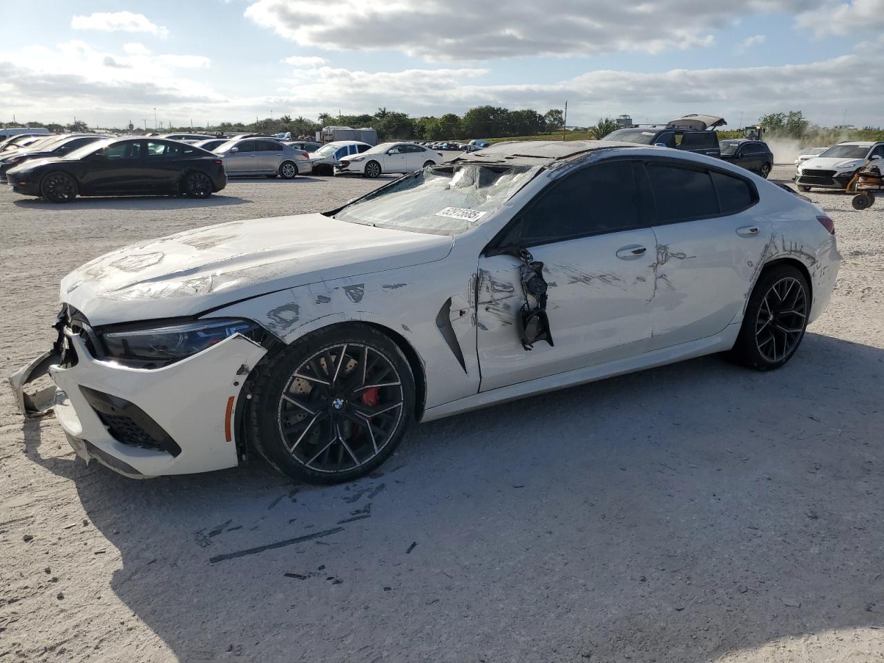 2022 BMW M8