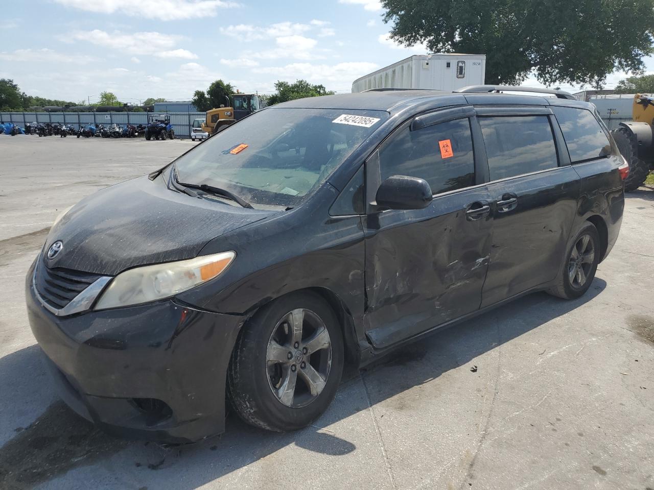 2015 Toyota Sienna Le for Sale in Orlando, FL - Front End