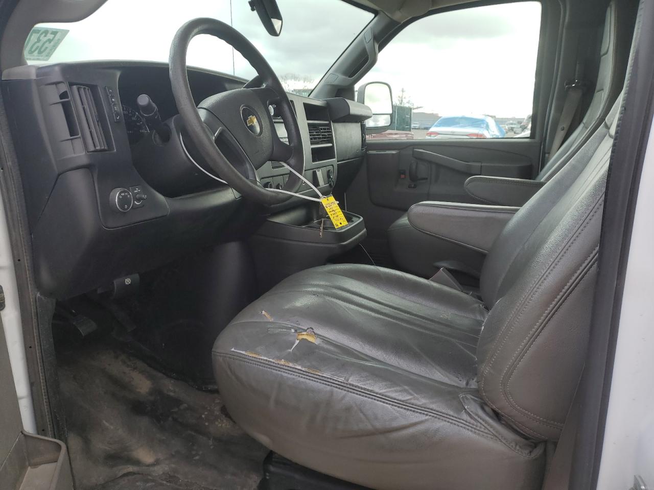 2018 Chevrolet Express G2500 VIN: 1GCWGBFP0J1275305 Lot: 53717395