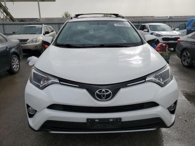 Паркетники TOYOTA RAV4 2016 Белы