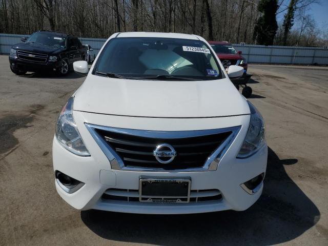  NISSAN VERSA 2019 Білий