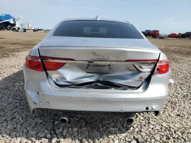 Sedans JAGUAR XF 2016 Srebrny