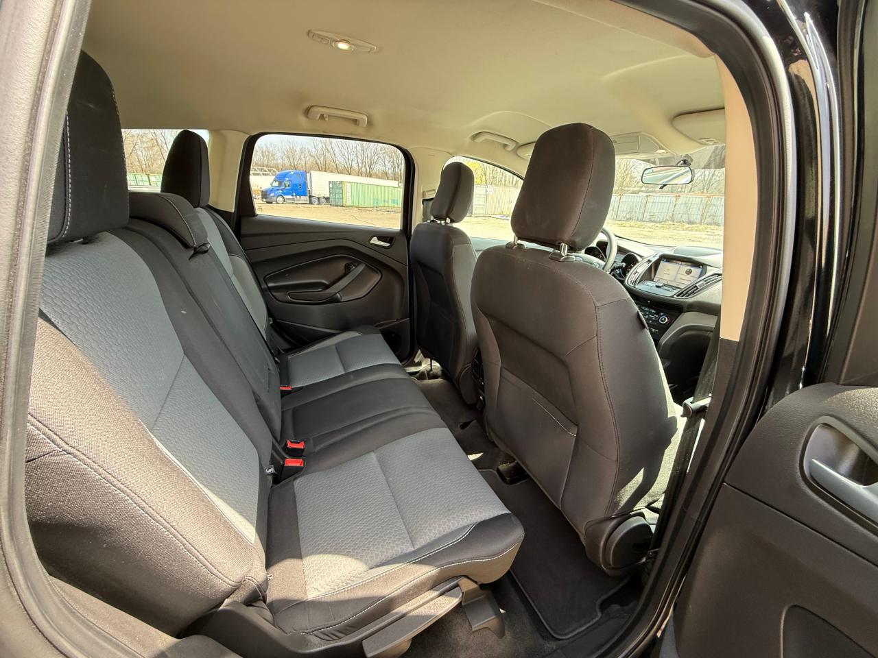 VIN: 1FMCU0GD1KUA15835 2019 FORD ESCAPE