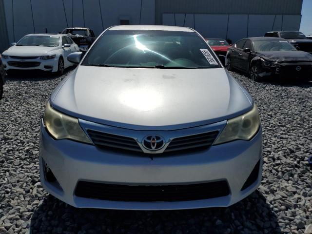 Седаны TOYOTA CAMRY 2014 Серебристый