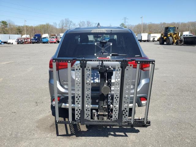  MITSUBISHI OUTLANDER 2017 Srebrny