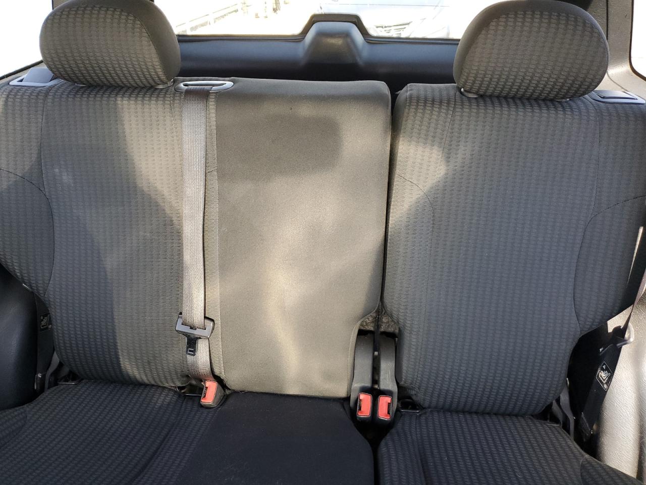 2004 Jeep Liberty Sport VIN: 1J4GK48K04W264631 Lot: 53144595