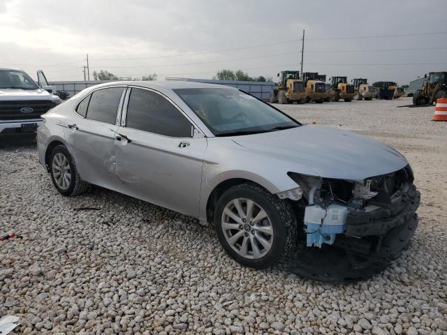  TOYOTA CAMRY 2018 Srebrny