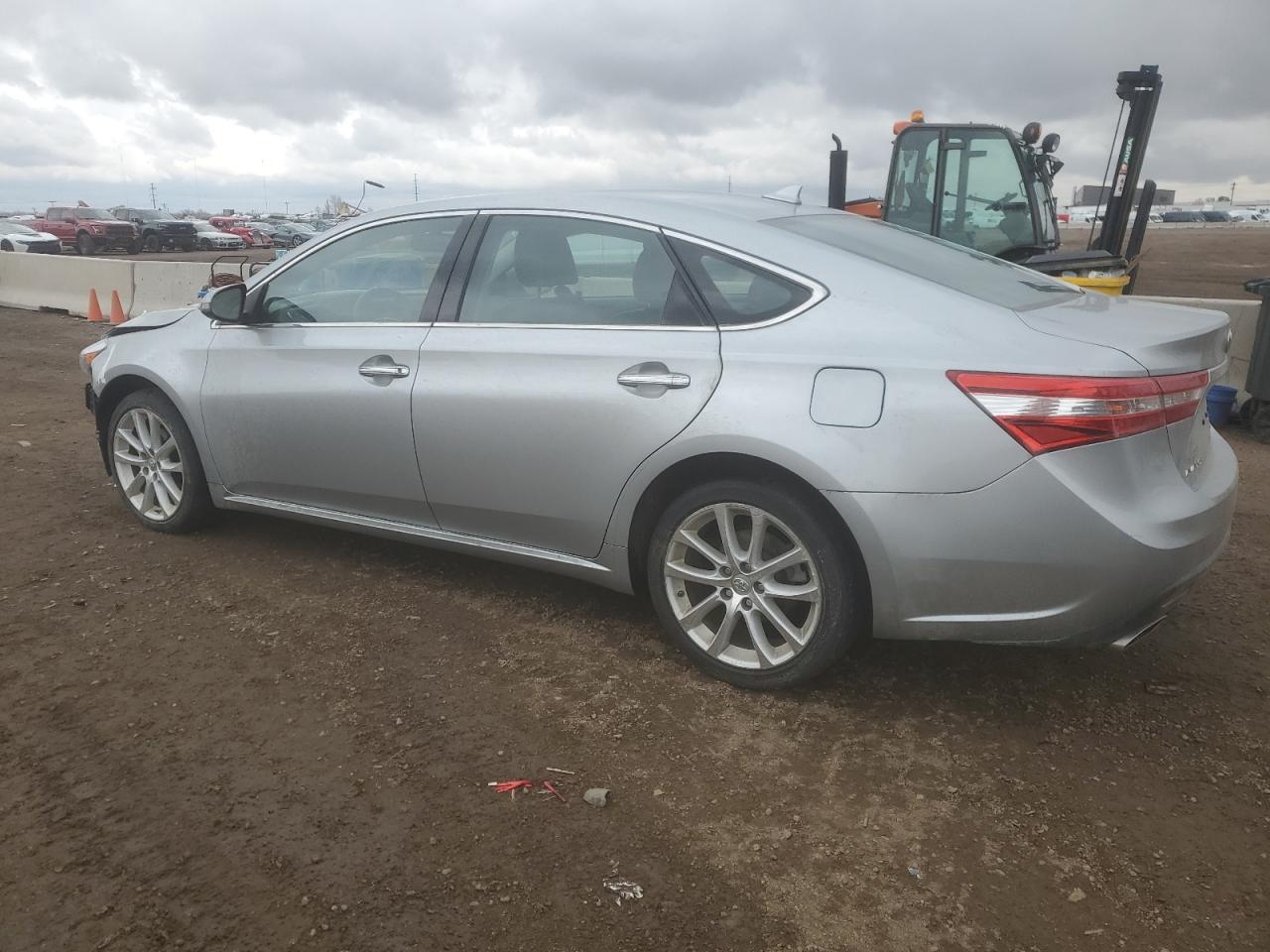 2015 Toyota Avalon - Image 2