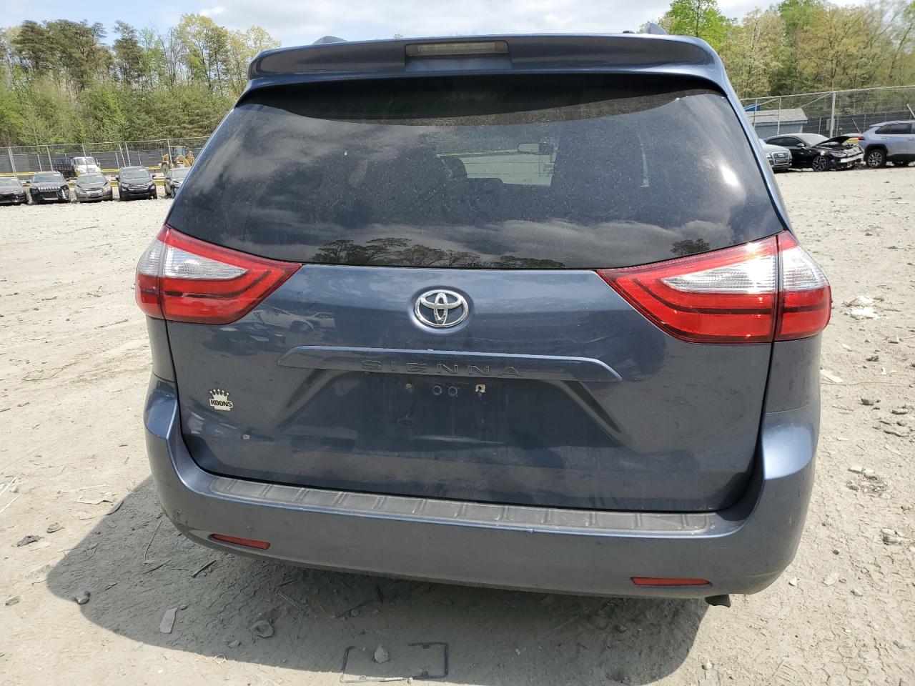 2015 Toyota Sienna Le VIN: 5TDKK3DC4FS555435 Lot: 54055525