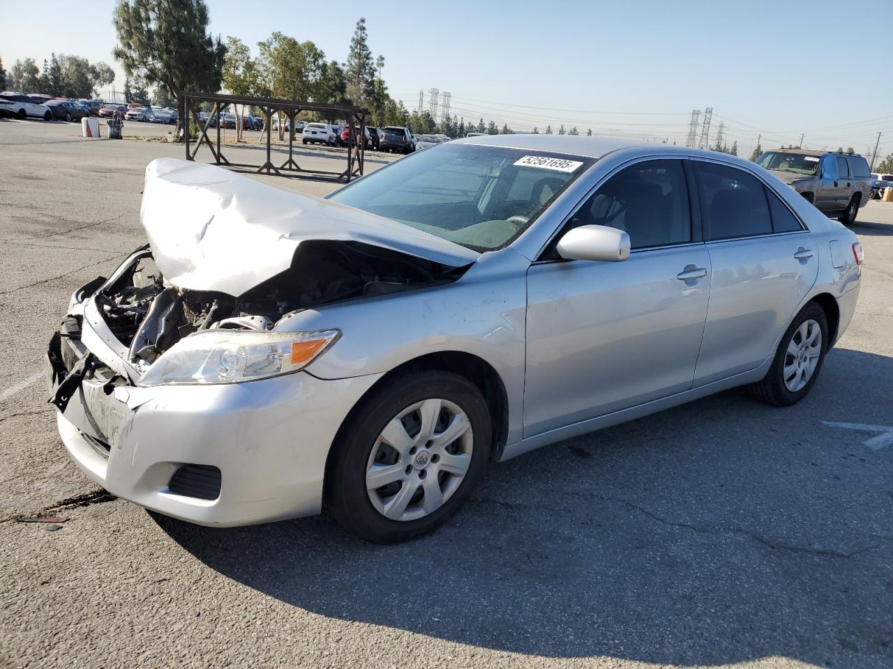 2011 Toyota Camry Base იყიდება Rancho Cucamonga-ში, CA - Front End