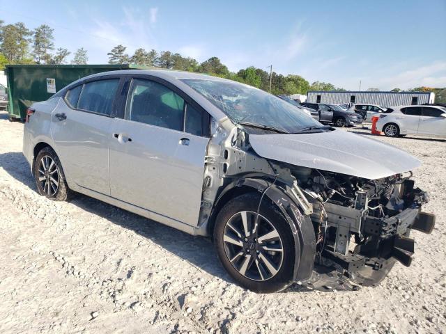  NISSAN VERSA 2024 Srebrny