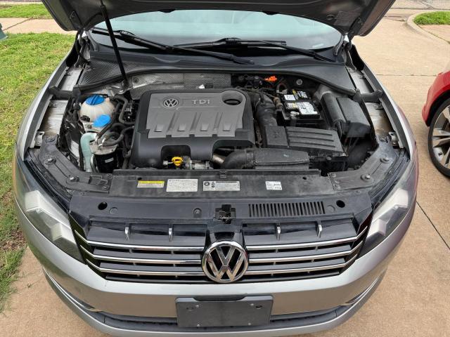 Седаны VOLKSWAGEN PASSAT 2014 Серебристый