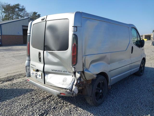 2003 VAUXHALL VIVARO 290