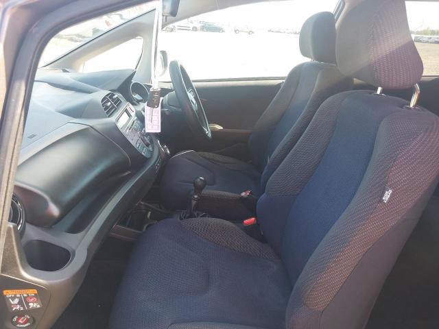 2014 HONDA JAZZ ES +
