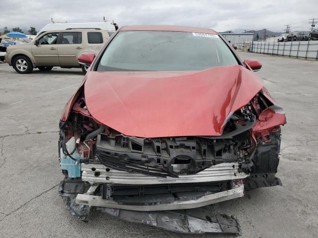 Хэтчбеки TOYOTA PRIUS 2016 Красный