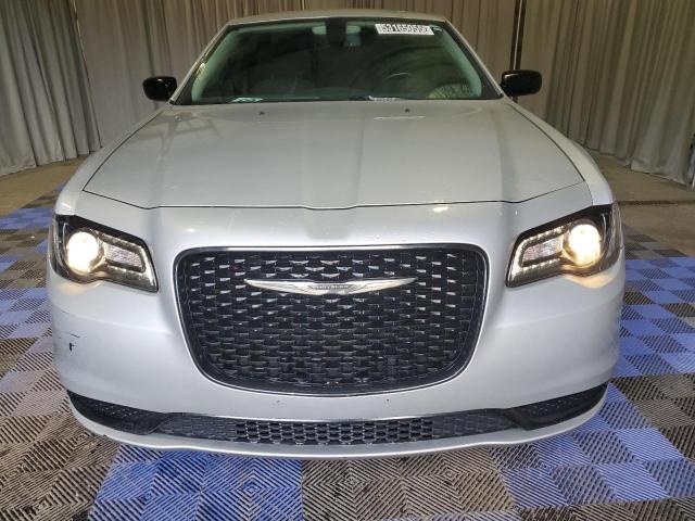  CHRYSLER 300 2019 Srebrny